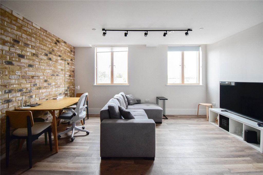 Property photo 3 of 7 Picture No. 04