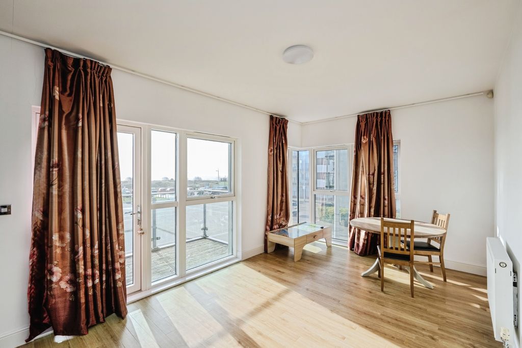 Property photo 3 of 19 Pbox-Img.Jpg