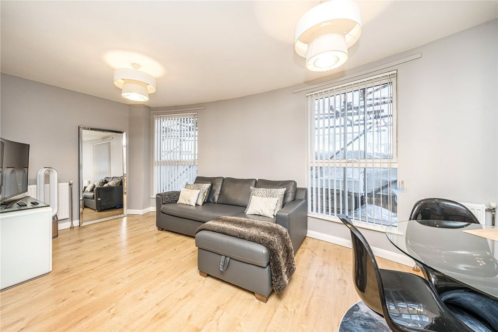 Property photo 3 of 6 Picture No. 04