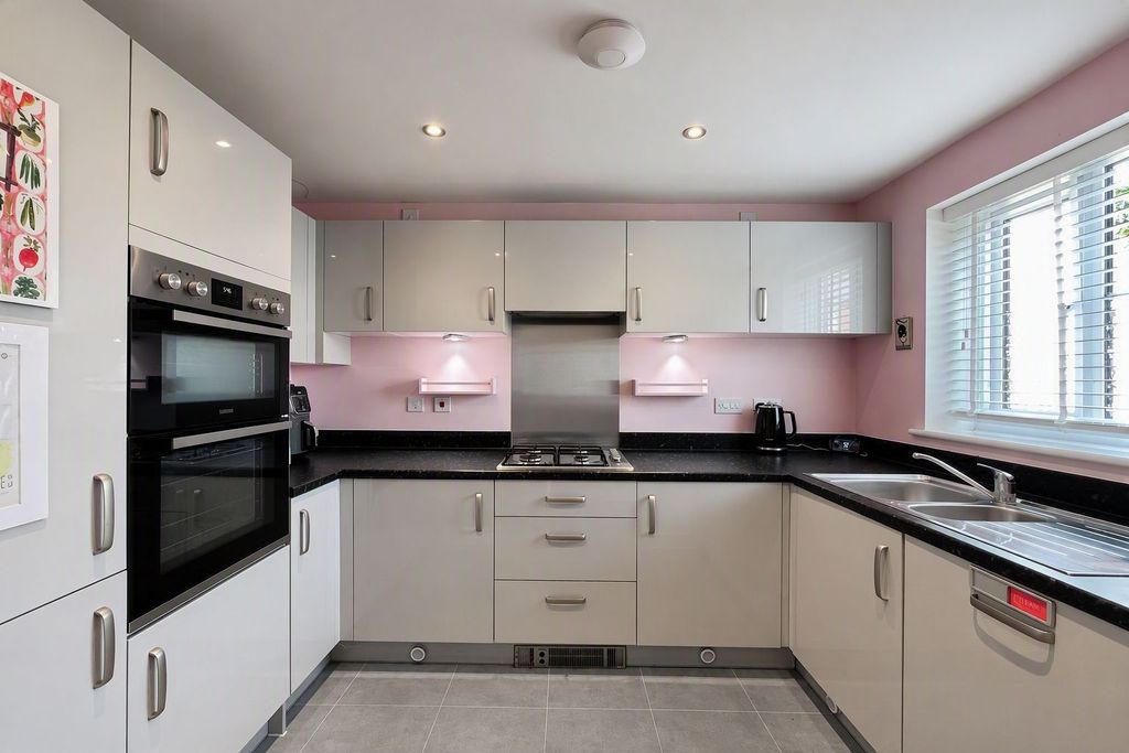 Property photo 2 of 9