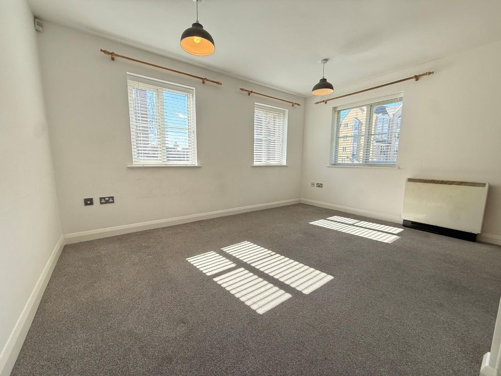 Property photo 3 of 9 7.Jpg