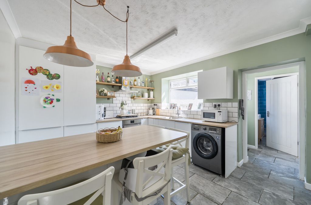 Property photo 2 of 12 148755010