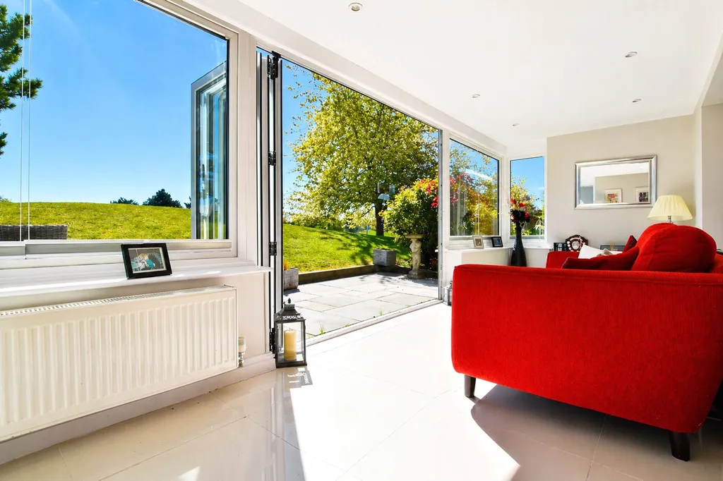 House in Northampton NN4, Collingtree - More