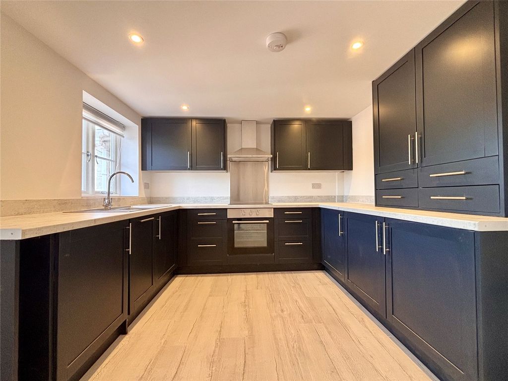 Property photo 2 of 16 Picture No. 10