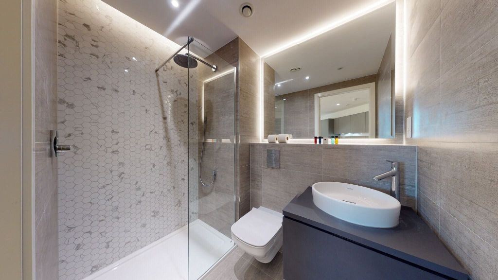 Property photo 3 of 11 Bathroom