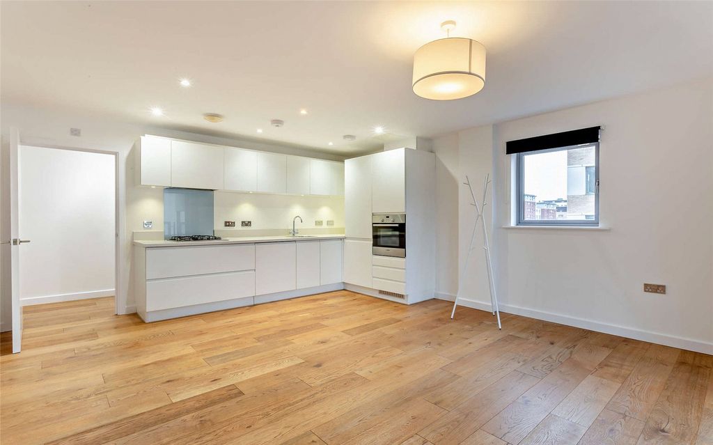 Property photo 2 of 15 Kitchen/Lounge