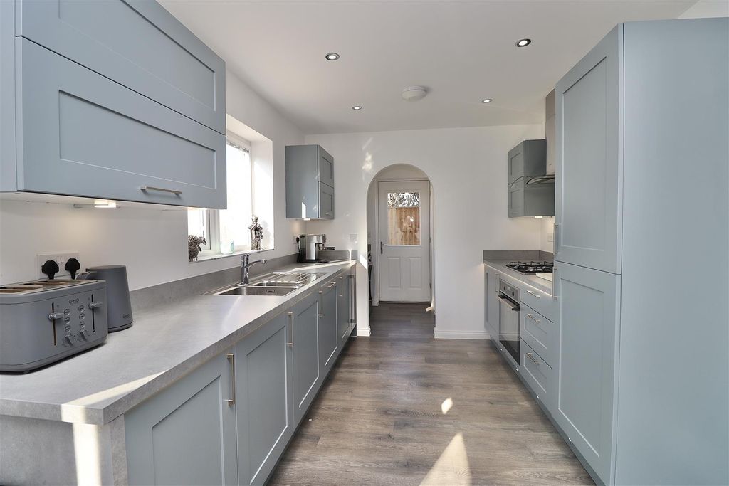 Property photo 2 of 17