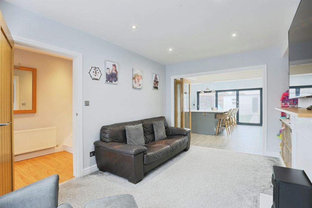 Property photo 3 of 17 Photo