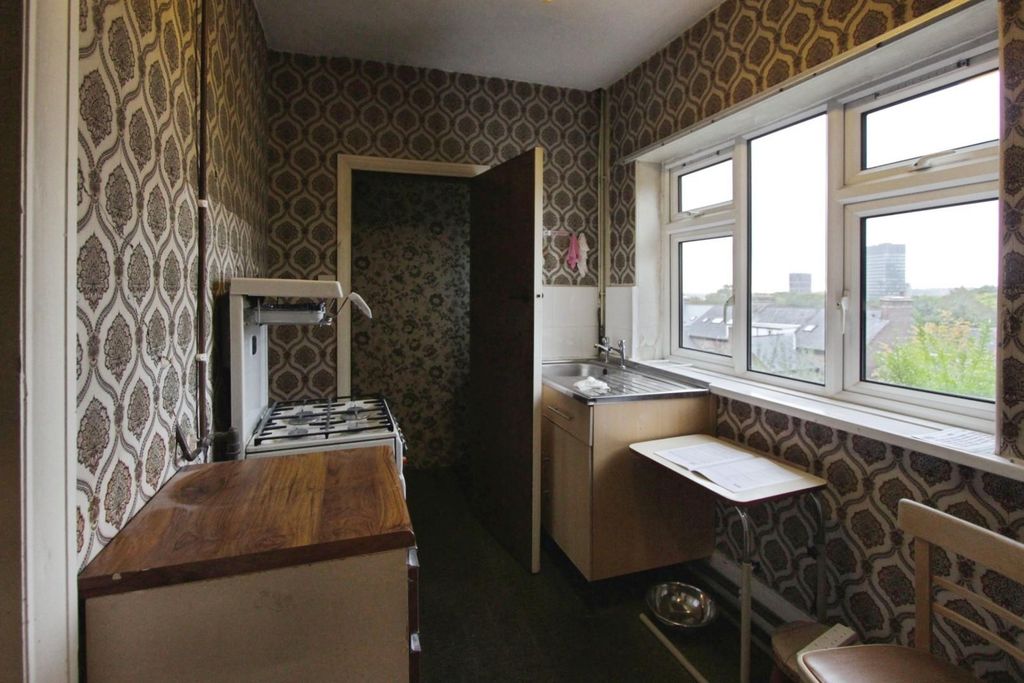 Property photo 3 of 11 d083E220-Kitchen.Jpg