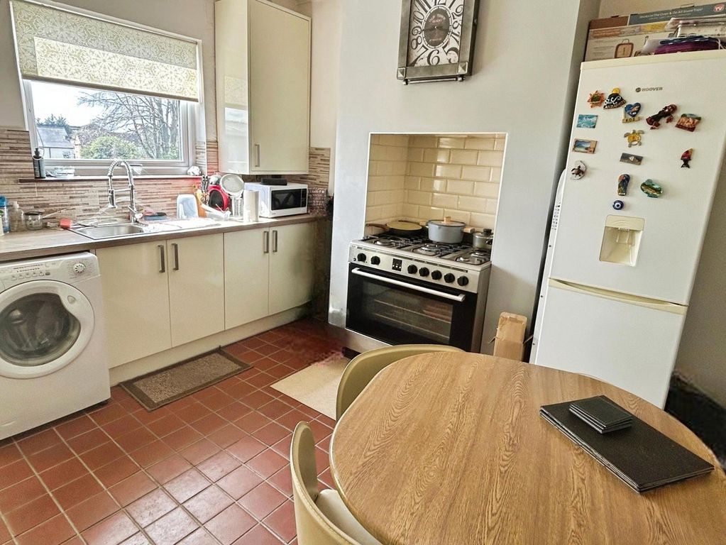 Property photo 2 of 10 Kitchen