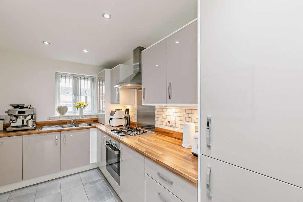 Property photo 3 of 20 Kitchen