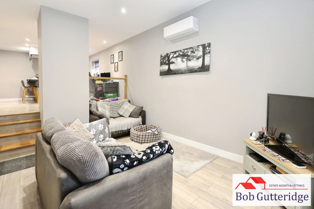 Property photo 2 of 31 Lounge