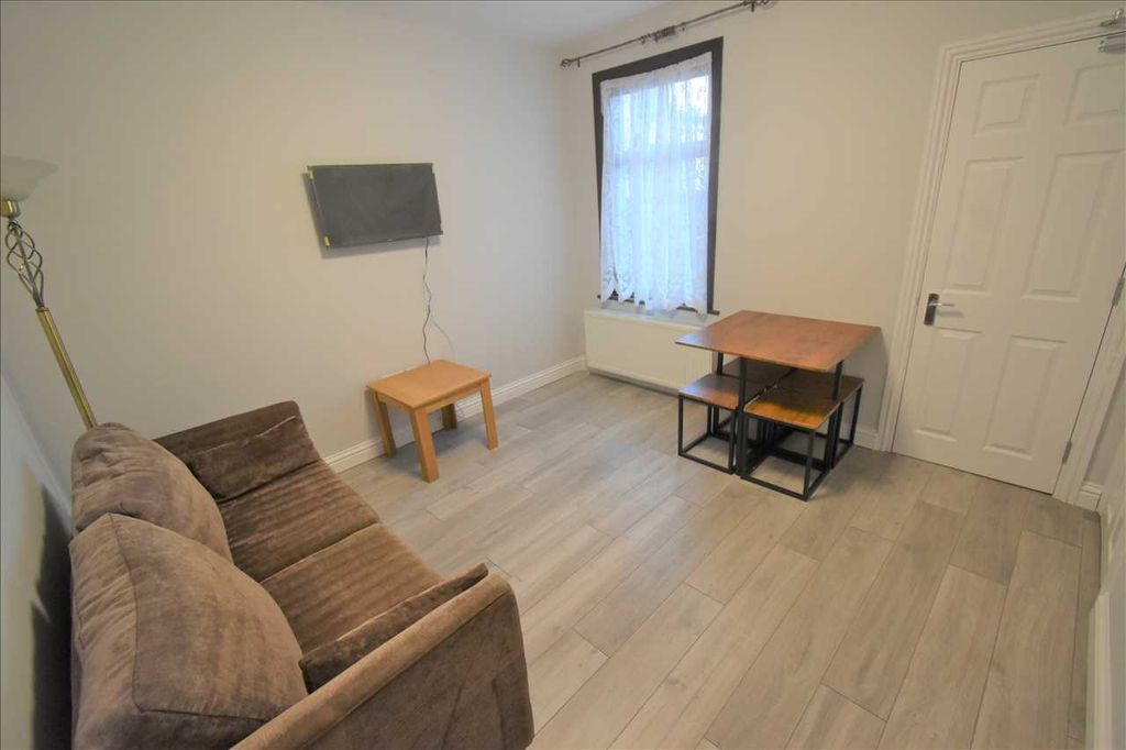 Property photo 2 of 4 Lounge