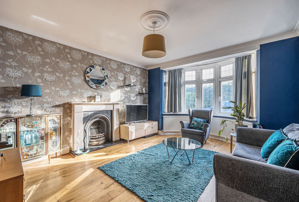 Property photo 3 of 21 1404256-25-697Cb4...