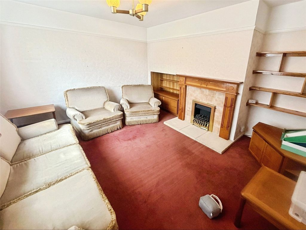 Property photo 3 of 17 Lounge