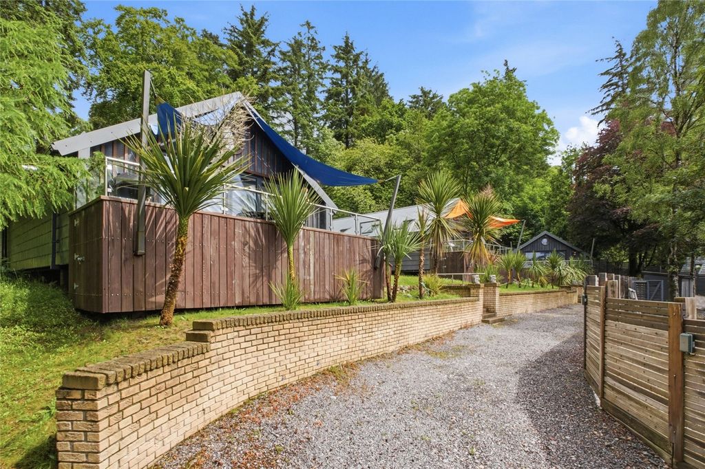 Property photo 3 of 21 External