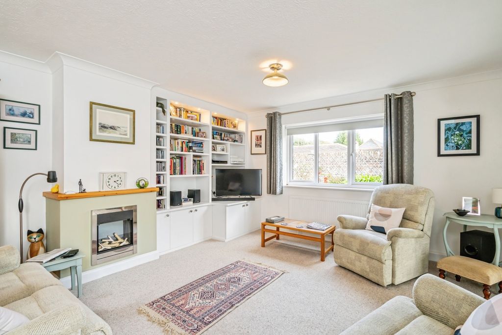 Property photo 3 of 17 Photo