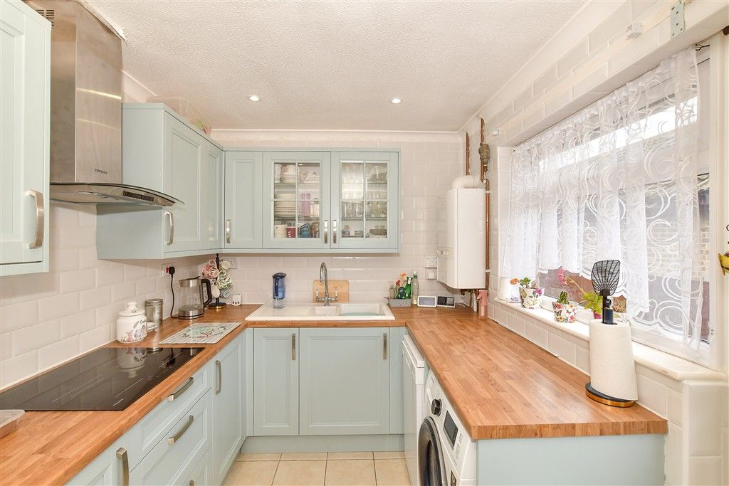 Property photo 1 of 10 Kitchen