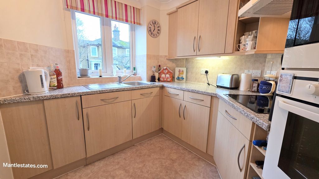 Property photo 3 of 19 Kitchen