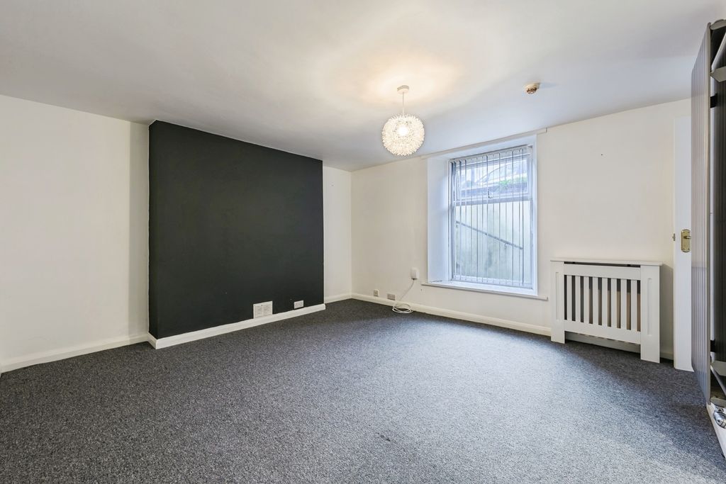 Property photo 2 of 17 Pbox-Img.Jpg