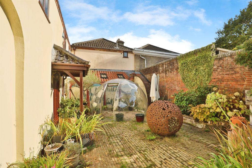 Property photo 3 of 28