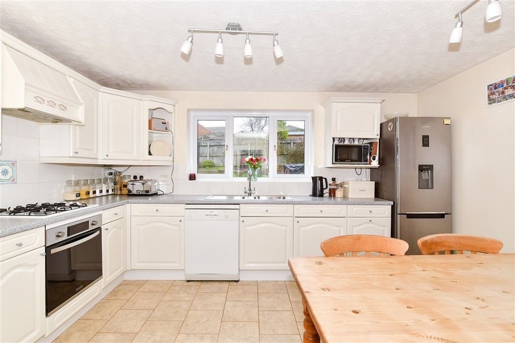 Property photo 3 of 12 Kitchen/Breakfast Room