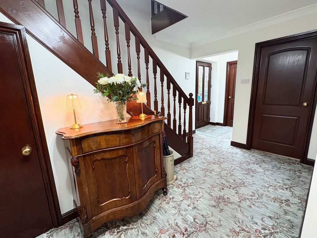 Property photo 2 of 23