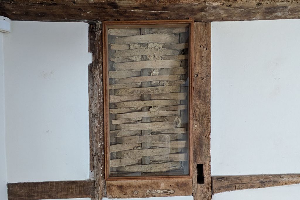 Property photo 2 of 11 Wattle And Daub Feature