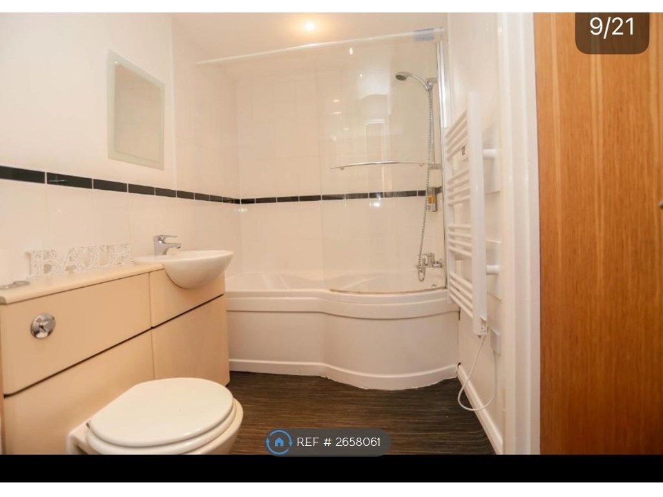 Property photo 3 of 7 En Suit Bathroom