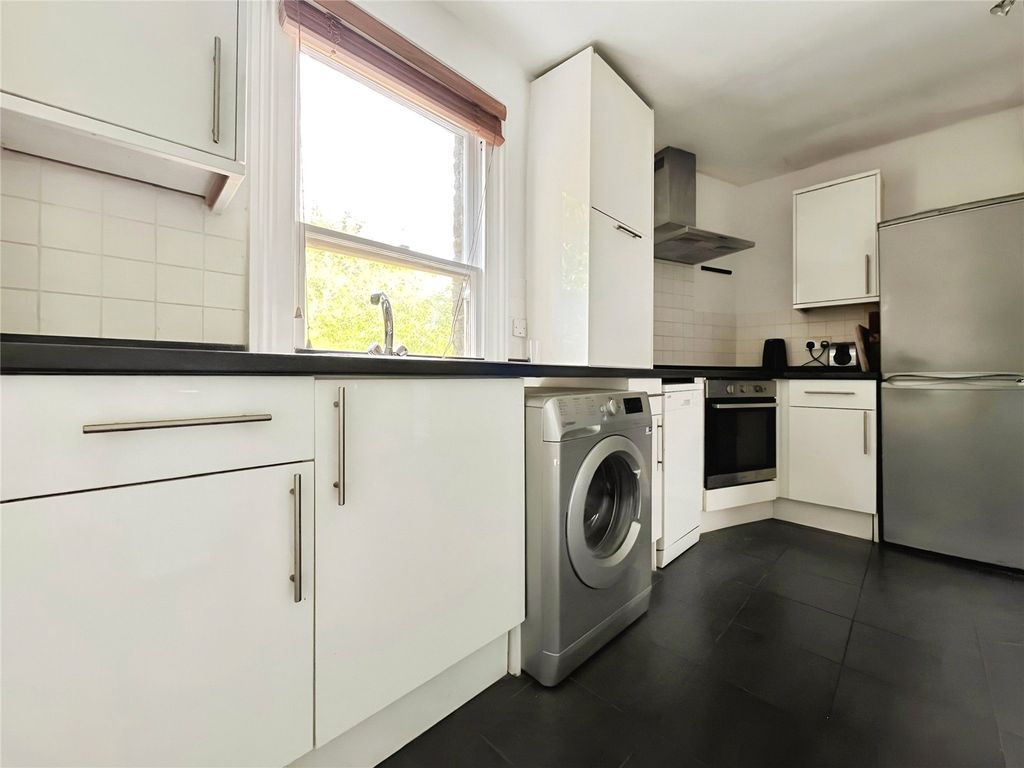 Property photo 2 of 10 Kitchen
