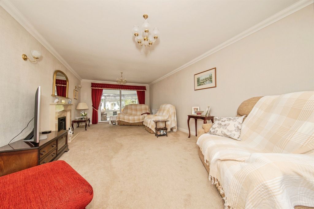 Property photo 2 of 21