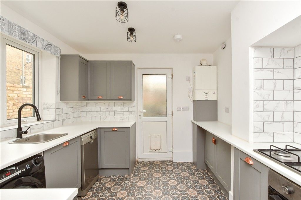 Property photo 3 of 17 Kitchen