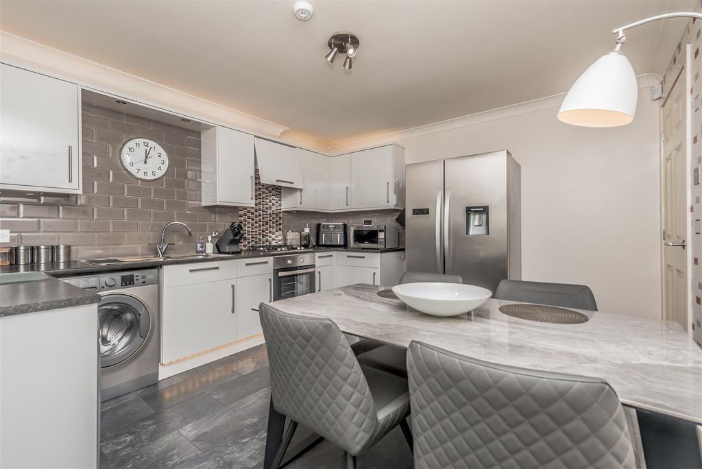 Property photo 3 of 21 Fitted Dining Kitchen: