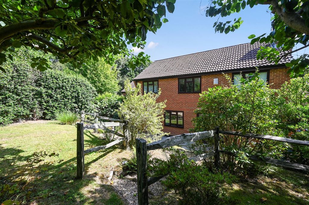Property photo 2 of 35 2 Beacon Hill (12).Jpg