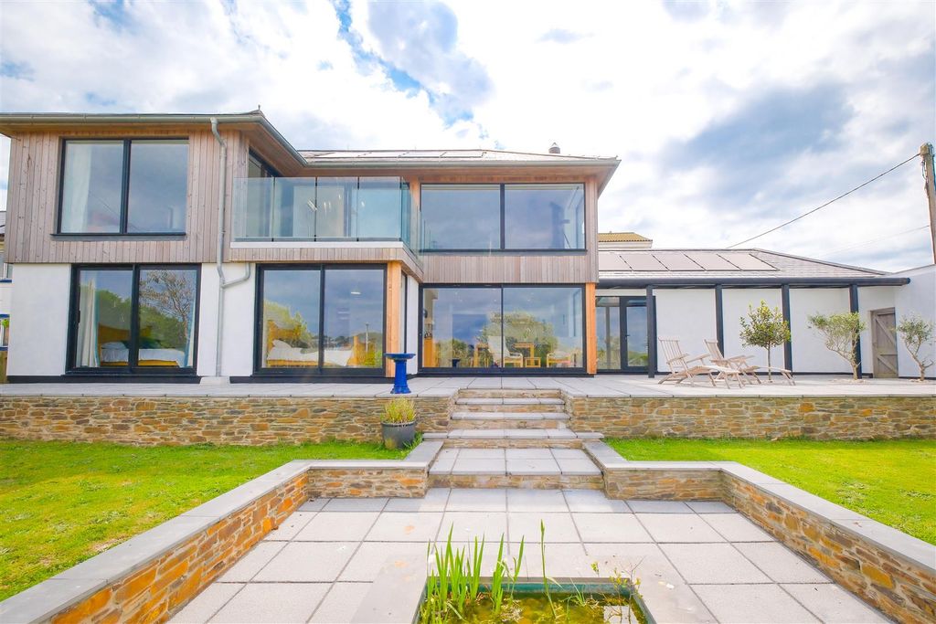 Property photo 2 of 28 Parry Polruan-97.Jpg