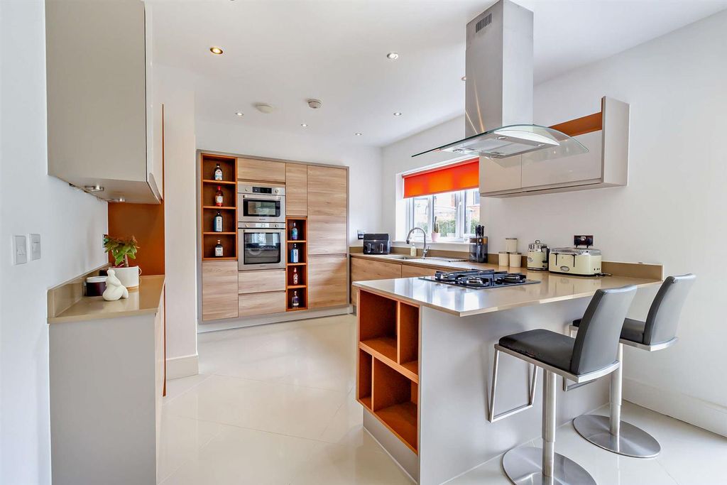 Property photo 3 of 24 8664919-Interior04-800.Jpg
