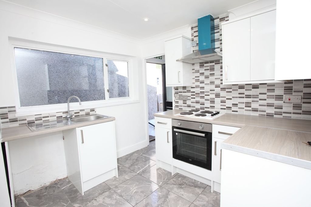 Property photo 1 of 16 Kitchen