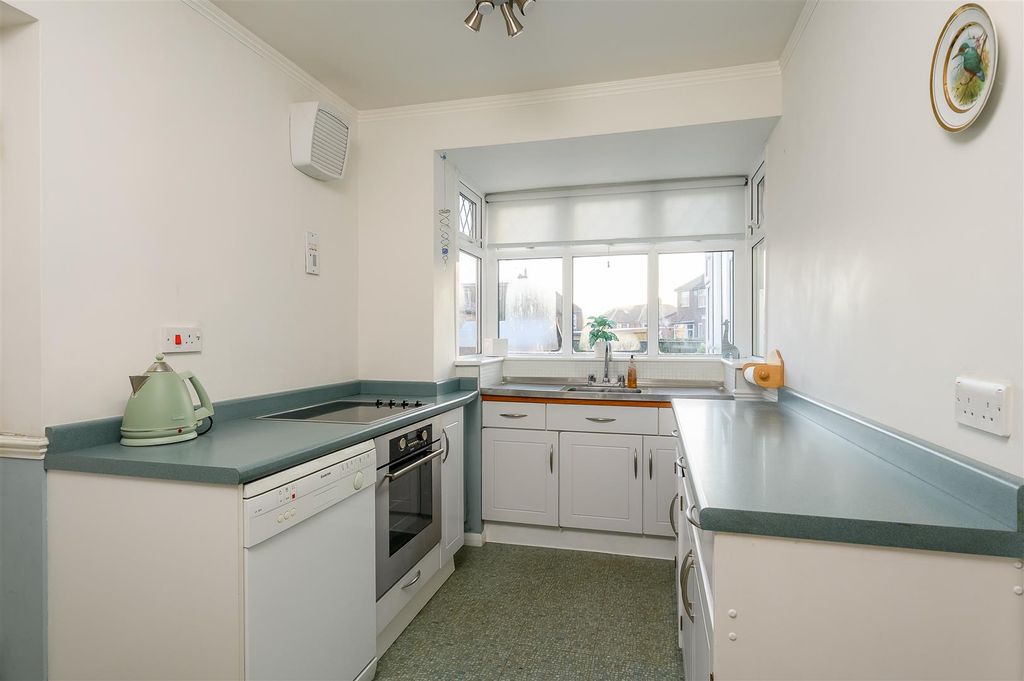 Property photo 3 of 17 Kitchen