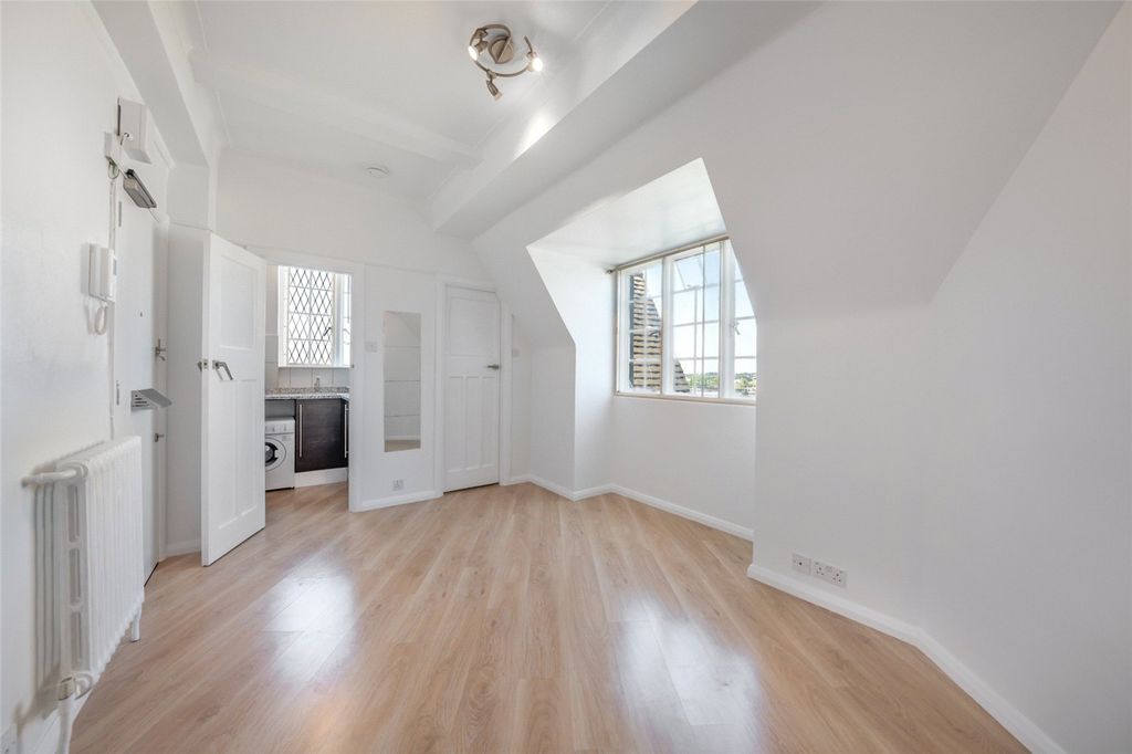 Property photo 3 of 10 Picture No. 02
