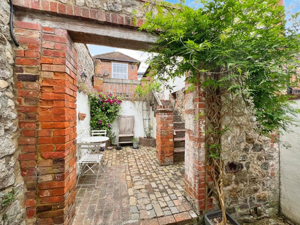 Property photo 2 of 11