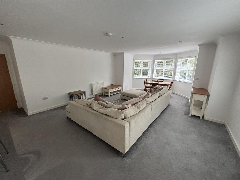 Property photo 2 of 20 Lounge