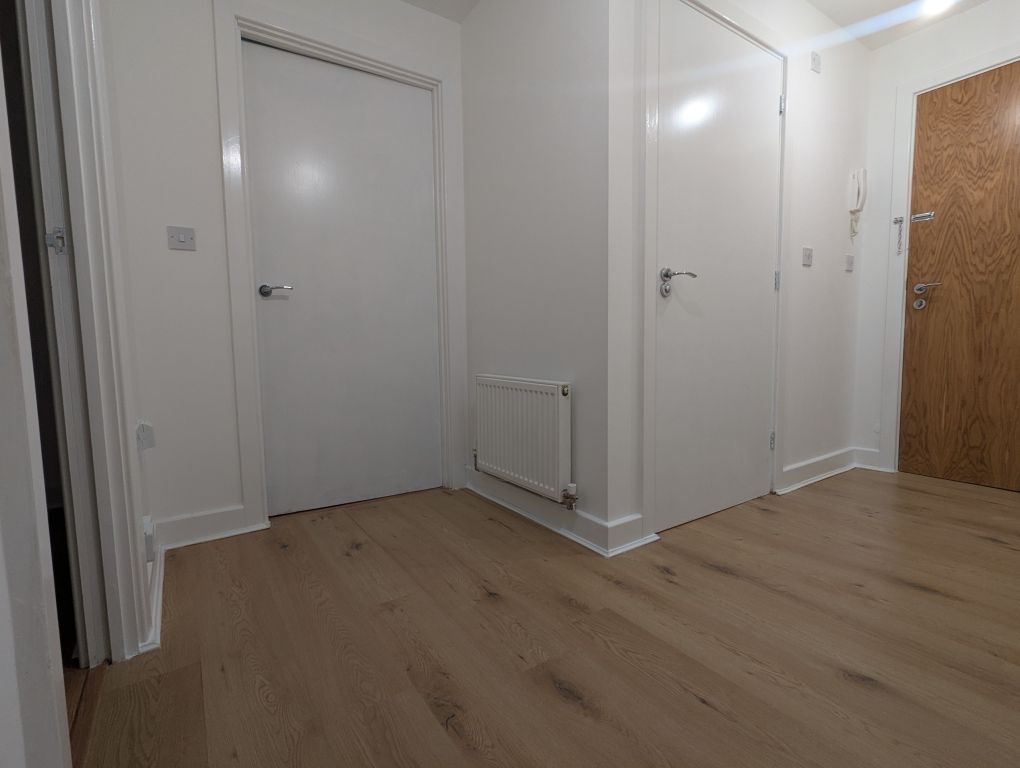 Property photo 2 of 10 Entrance Hall