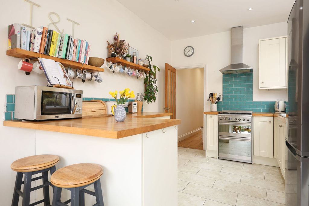 Property photo 2 of 19