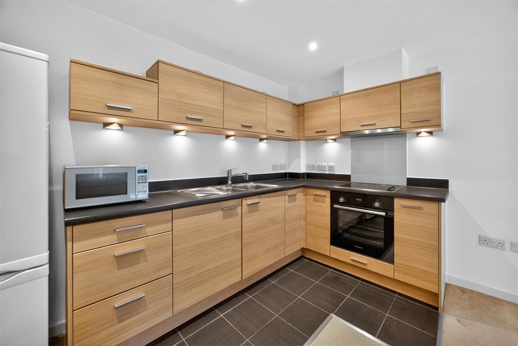 Property photo 3 of 22 3.Kitchen.Jpg