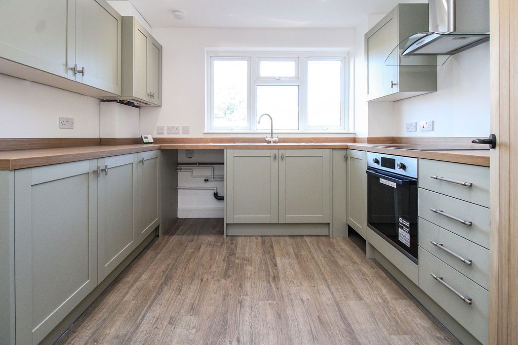 Property photo 2 of 9 Kitchen