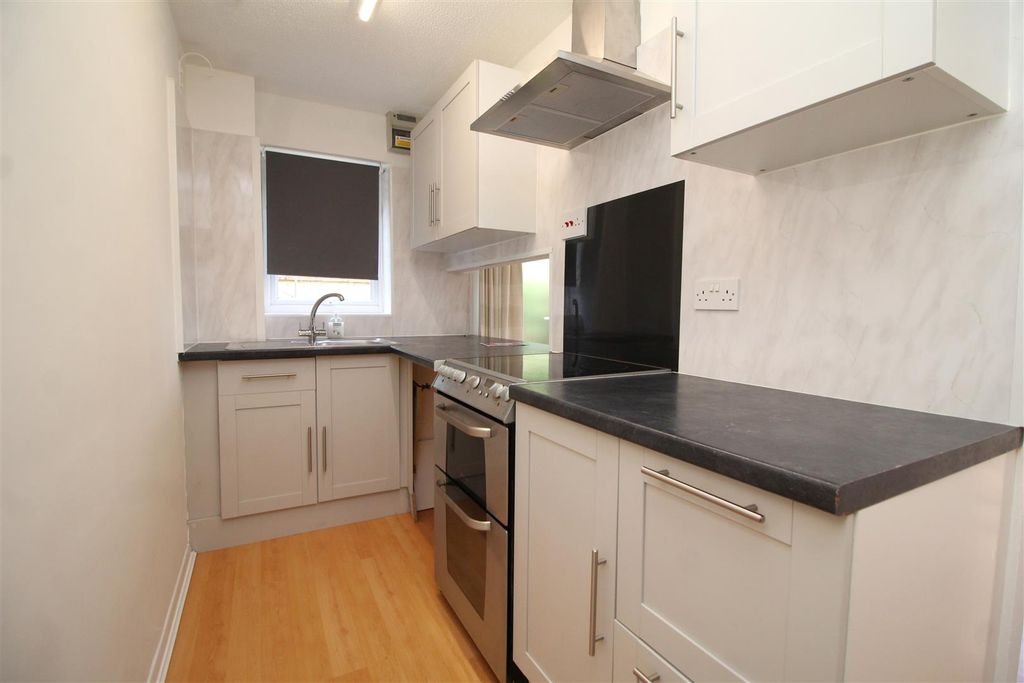 Property photo 2 of 9 Kitchen .Jpg