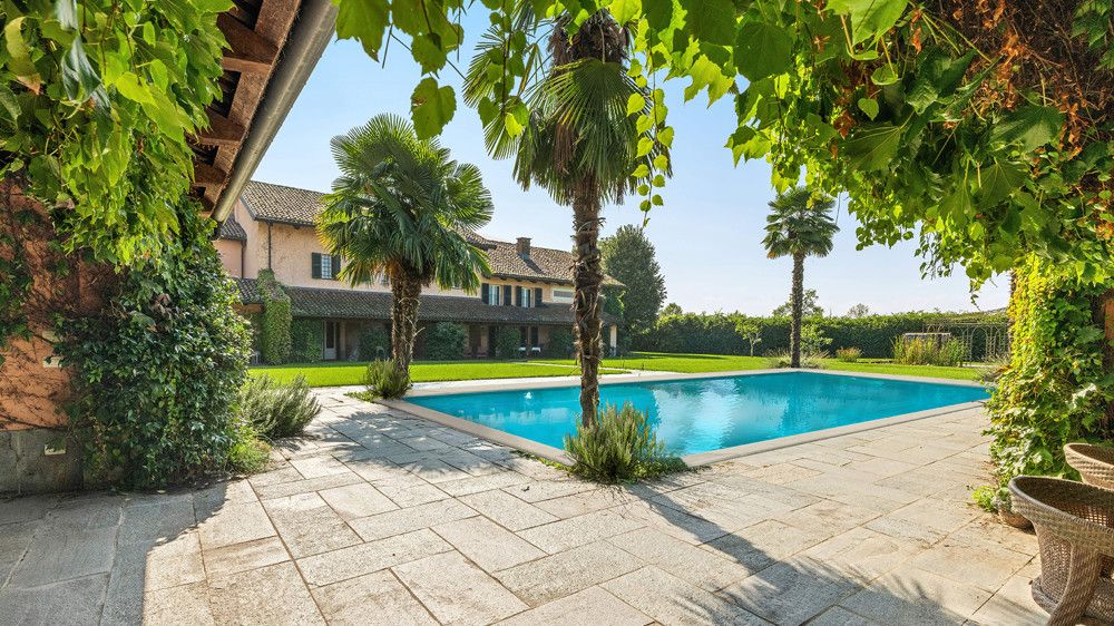 Property photo 1 of 25