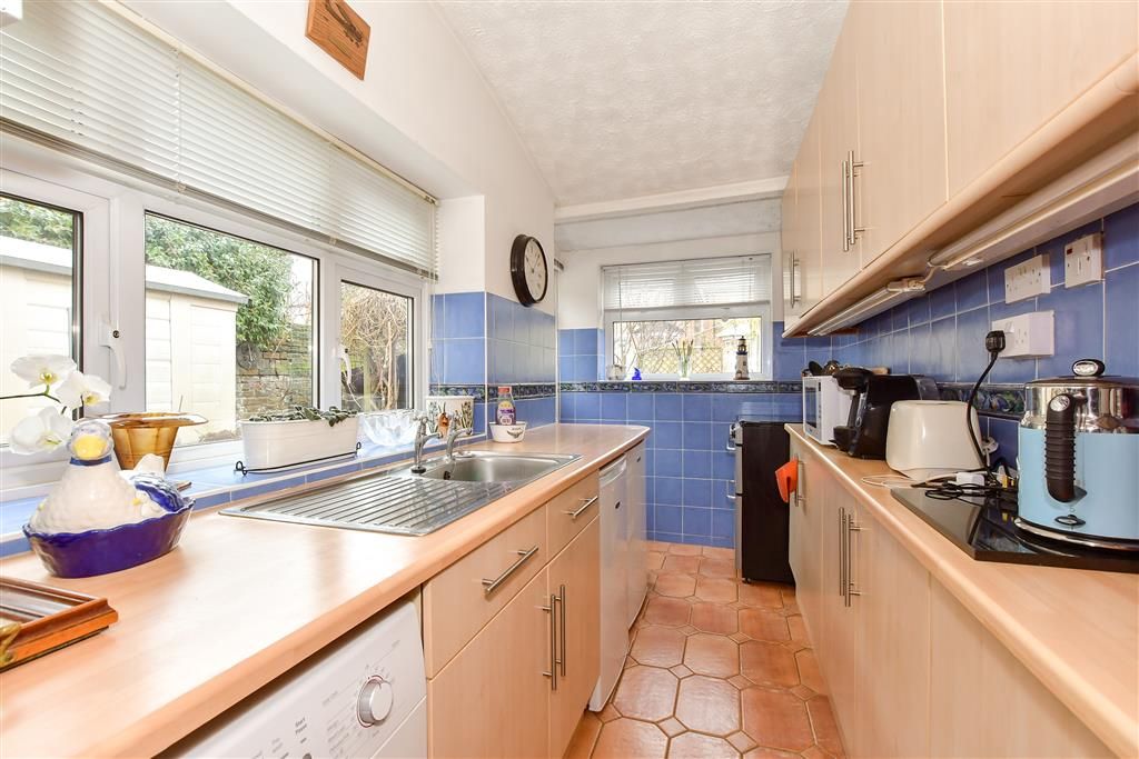 Property photo 1 of 11 Kitchen