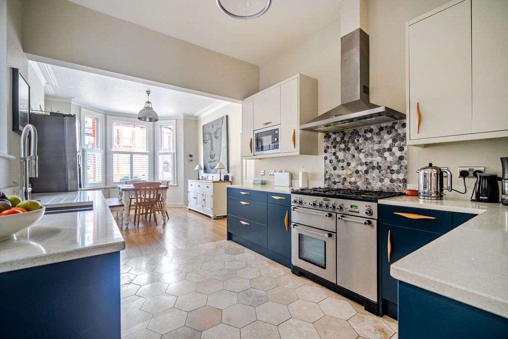 Property photo 2 of 20 1526637-16-6Abbda...
