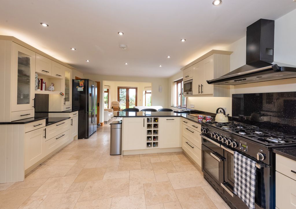 Property photo 2 of 37 Kitchen/Breakfast